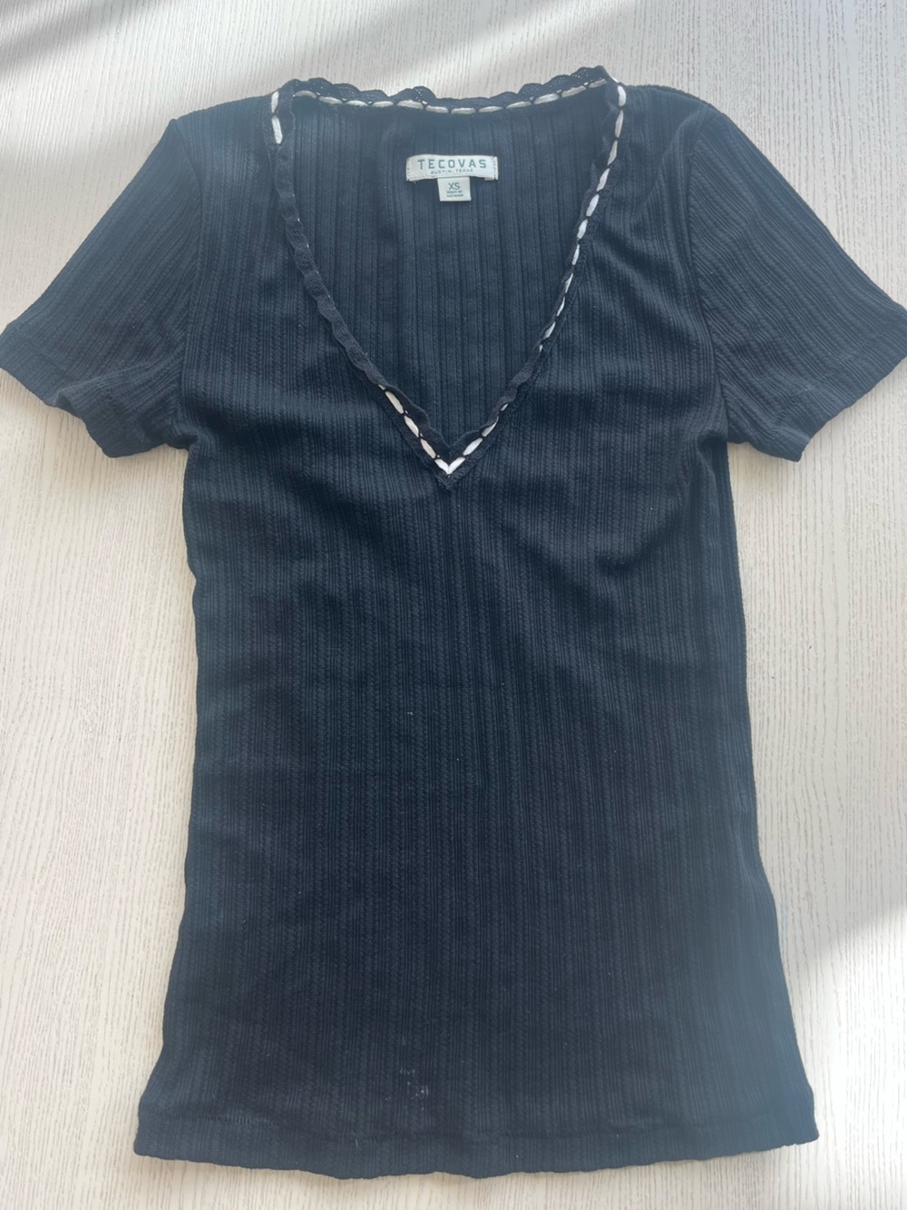 Tecovas Black Ribbed V-Neck Short Sleeve Top with Contrast Trim